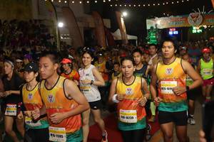 BIB: 0924, 1696, 16739, 11305
                            <button type="button" onclick="openModal(9884490)" class="btn btn-primary btn-sm float-right btn-popup" data-toggle="modal" data-target=".modal-high-quality">
                        <i class="fas fa-shopping-cart"></i> Add to Cart
                    </button>
                                            <button type="button" onclick="isThisMe(9884490, true)" class="btn btn-success btn-sm float-right btn-popup btn-isme hidden" data-toggle="tooltip" data-placement="bottom" title="นี่คือรูปของคุณใช่ไหม คลิกที่นี่เพื่อเอาเข้าอัลบั้ม">
                        <i class="fas fa-plus"></i> Add to album
                    </button>
                    <button type="button" onclick="isThisMe(9884490, false)" class="btn btn-warning btn-sm float-right btn-popup btn-isnotme hidden">
                        <i class="fas fa-ban"></i> Remove from album
                    </button>